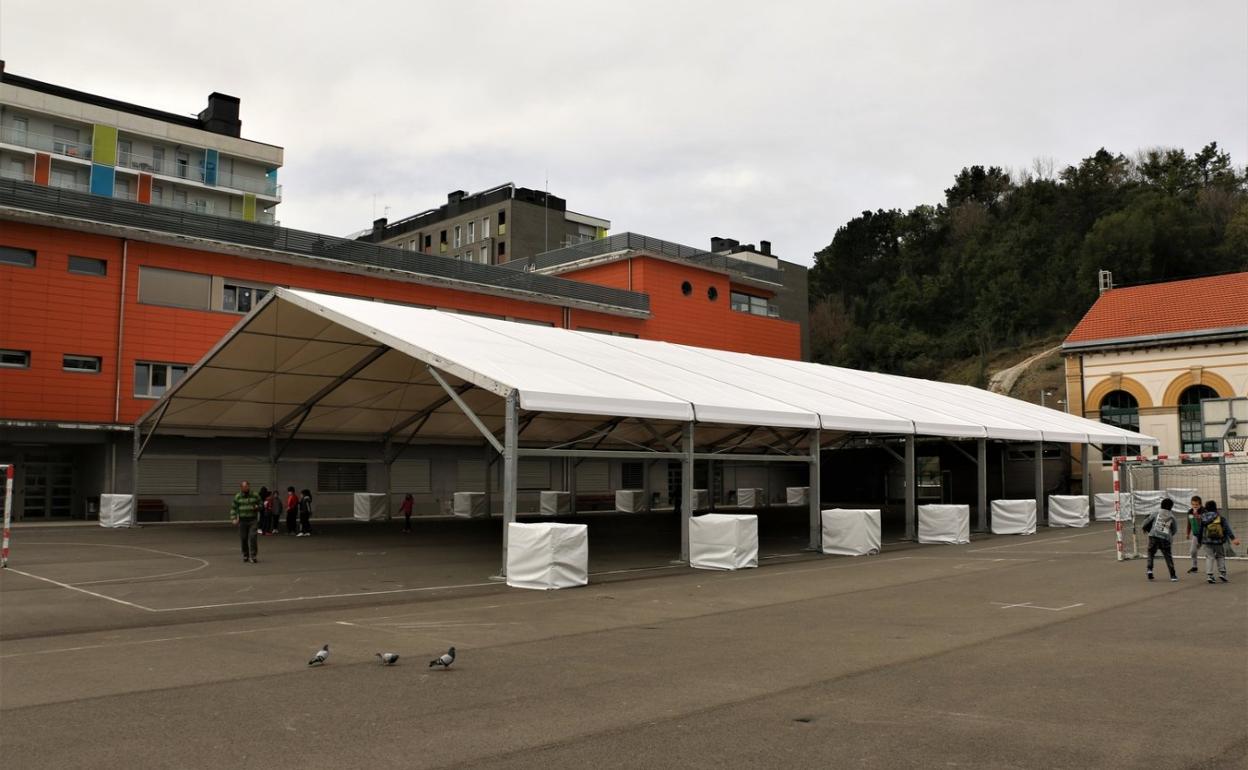 Se colocarán 110 carpas en los colegios vascos para que los alumnos tengan zonas cubiertas