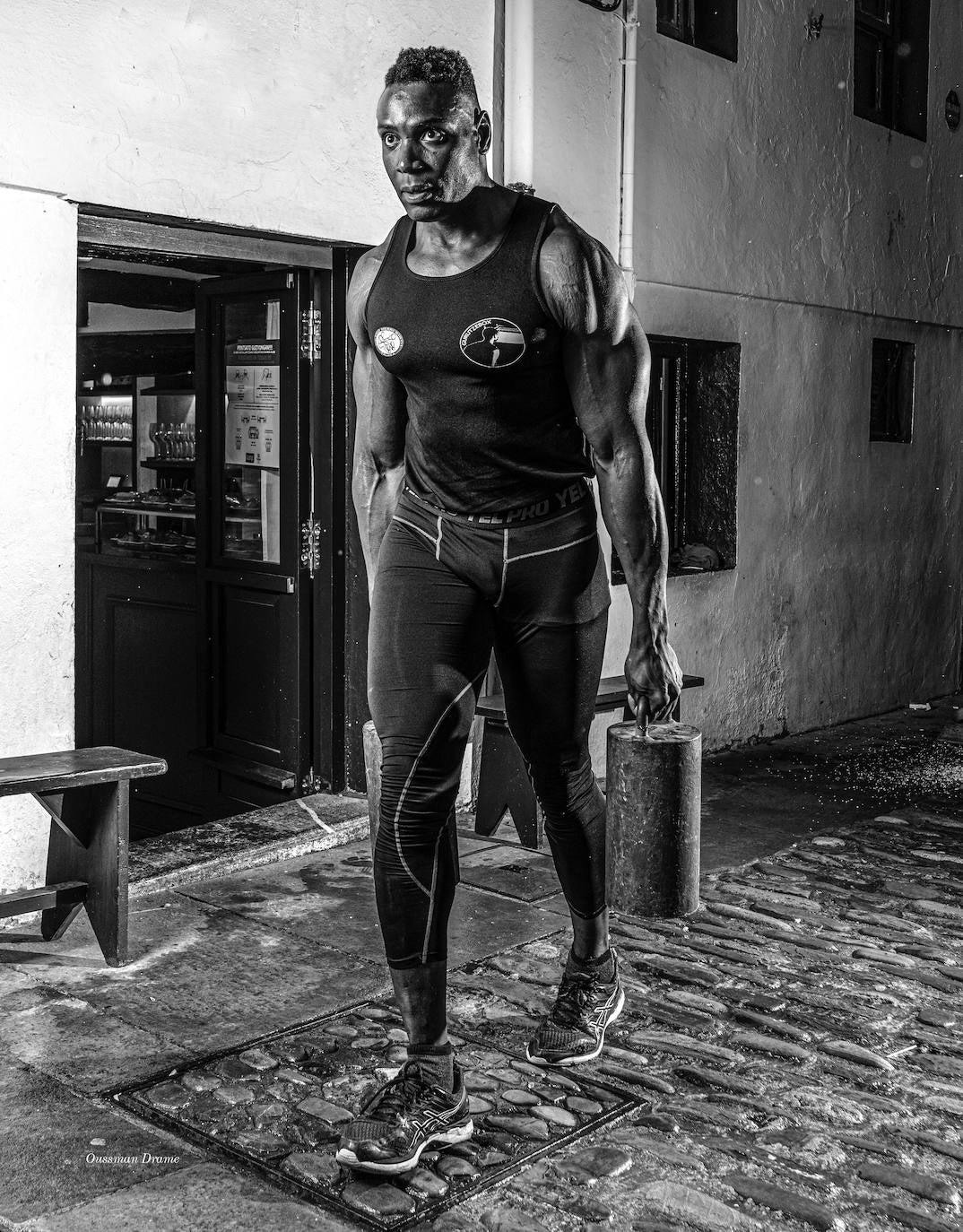 La editorial tolosarra Xibarit acaba de publicar 'Herri Kirolak. Juegos del pueblo vasco. Euskal Herriaren jokoak', un libro que repasa los orígenes y fundamentos del deporte rural vasco de la mano de Joseba Urretavizcaya y Álvaro Bermejo.