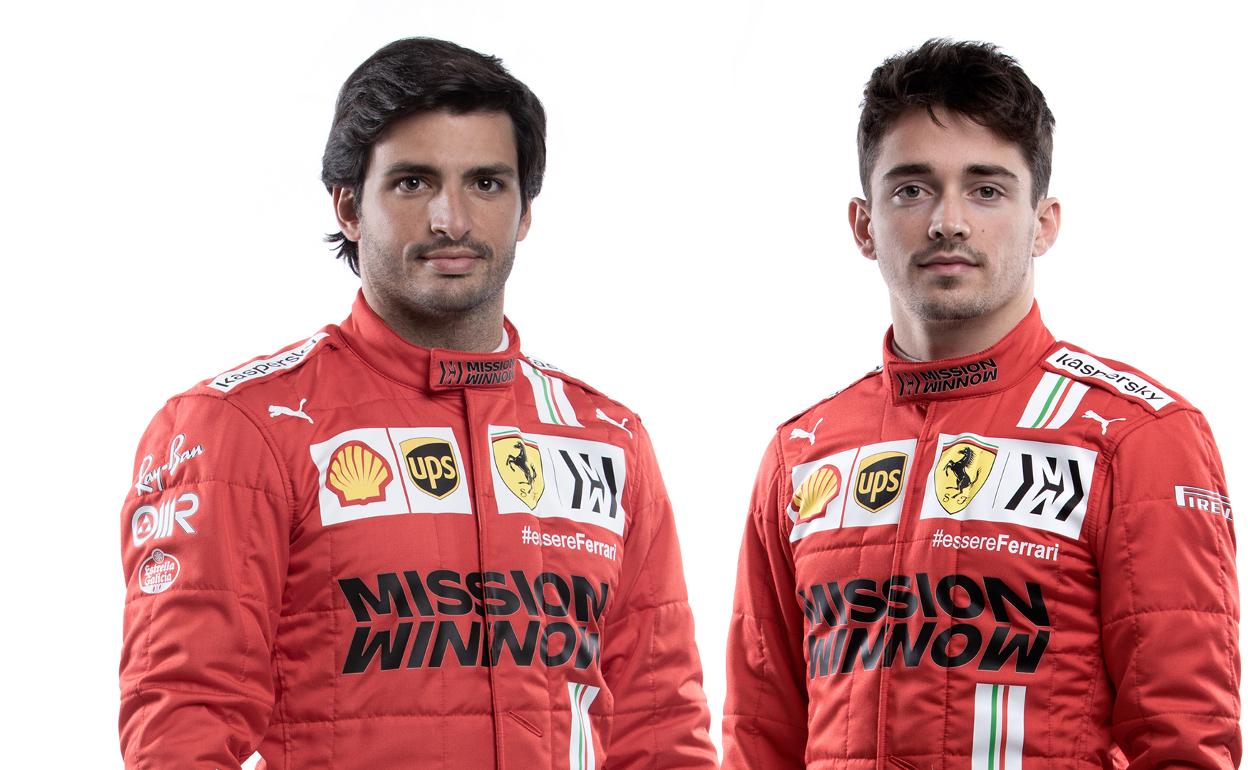 Carlos Sainz y Charles Leclerc, pilotos de Ferrari. 