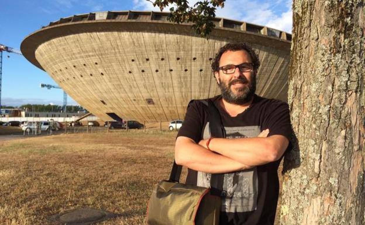 Agur, 'man in black'