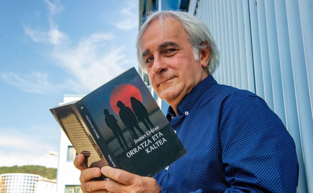 Joanex Urkixo idazle bizkaitarra. 