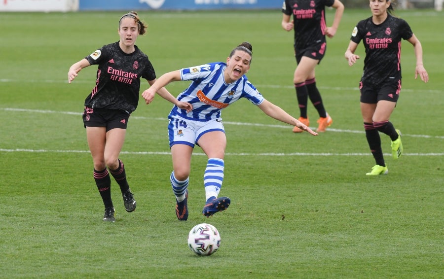 La Real Sociedad venció en casa al Real Madrid por tres goles a uno con remontada incluida para apurar una de las últimas oportunidades de las realistas para luchar por los puestos que dan acceso a competición continental. 