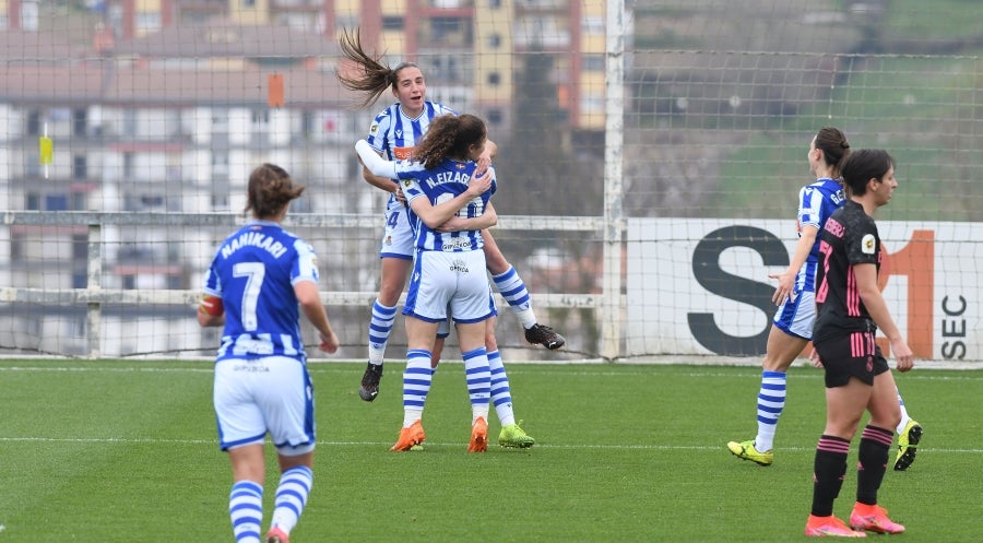 La Real Sociedad venció en casa al Real Madrid por tres goles a uno con remontada incluida para apurar una de las últimas oportunidades de las realistas para luchar por los puestos que dan acceso a competición continental. 