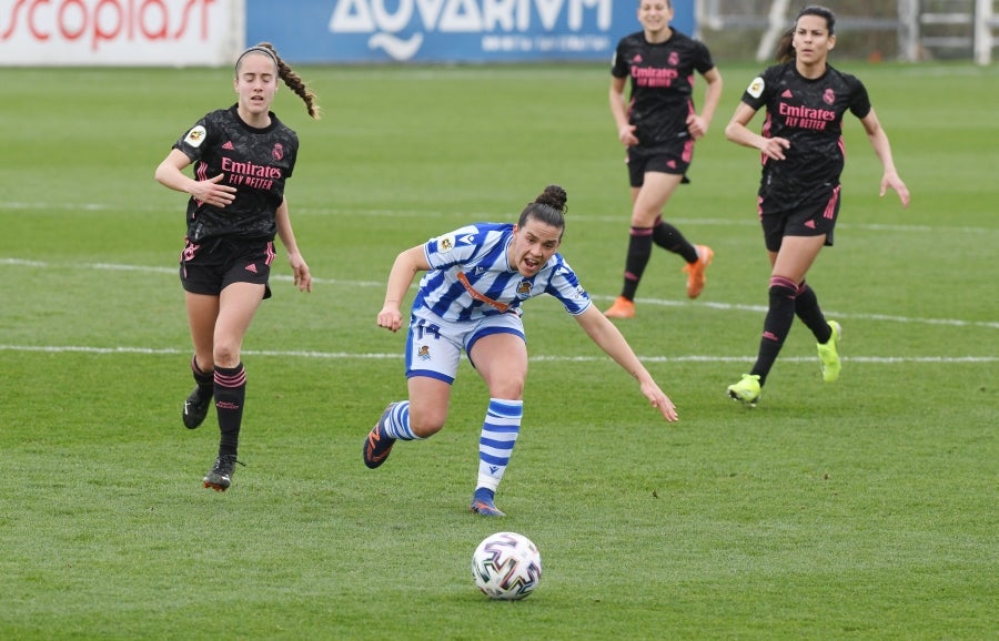 La Real Sociedad venció en casa al Real Madrid por tres goles a uno con remontada incluida para apurar una de las últimas oportunidades de las realistas para luchar por los puestos que dan acceso a competición continental. 