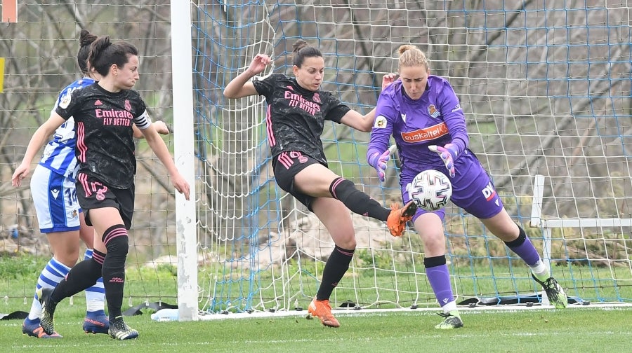 La Real Sociedad venció en casa al Real Madrid por tres goles a uno con remontada incluida para apurar una de las últimas oportunidades de las realistas para luchar por los puestos que dan acceso a competición continental. 
