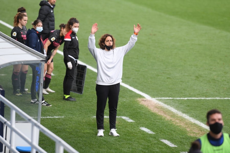La Real Sociedad venció en casa al Real Madrid por tres goles a uno con remontada incluida para apurar una de las últimas oportunidades de las realistas para luchar por los puestos que dan acceso a competición continental. 