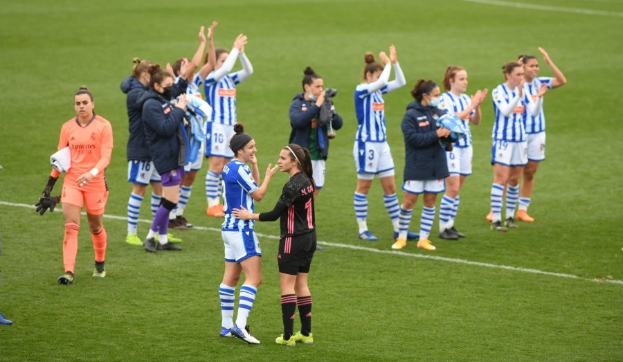 La Real Sociedad venció en casa al Real Madrid por tres goles a uno con remontada incluida para apurar una de las últimas oportunidades de las realistas para luchar por los puestos que dan acceso a competición continental. 