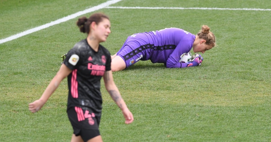 La Real Sociedad venció en casa al Real Madrid por tres goles a uno con remontada incluida para apurar una de las últimas oportunidades de las realistas para luchar por los puestos que dan acceso a competición continental. 