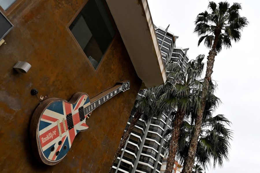 El anuncio de la reactivación de los viajes del Imserso y la apertura del Reino Unido a partir de mayo alienta la esperanza del sector hotelero y la restauración