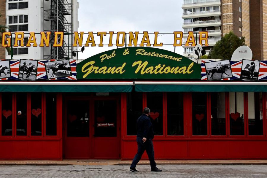 El anuncio de la reactivación de los viajes del Imserso y la apertura del Reino Unido a partir de mayo alienta la esperanza del sector hotelero y la restauración