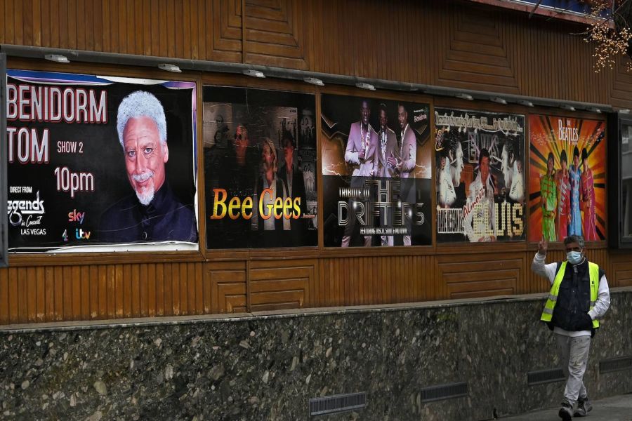 El anuncio de la reactivación de los viajes del Imserso y la apertura del Reino Unido a partir de mayo alienta la esperanza del sector hotelero y la restauración