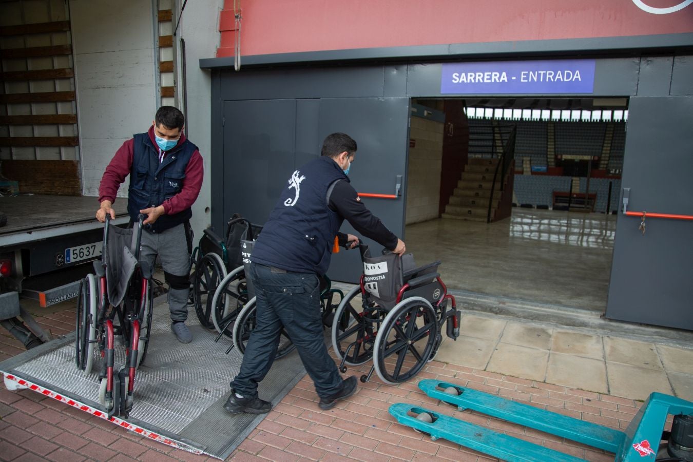 Illunbe ya se está preparando para que a partir de mañana se comienza a vacuna en su interior a docentes y responsables de comedores menores de 55 años