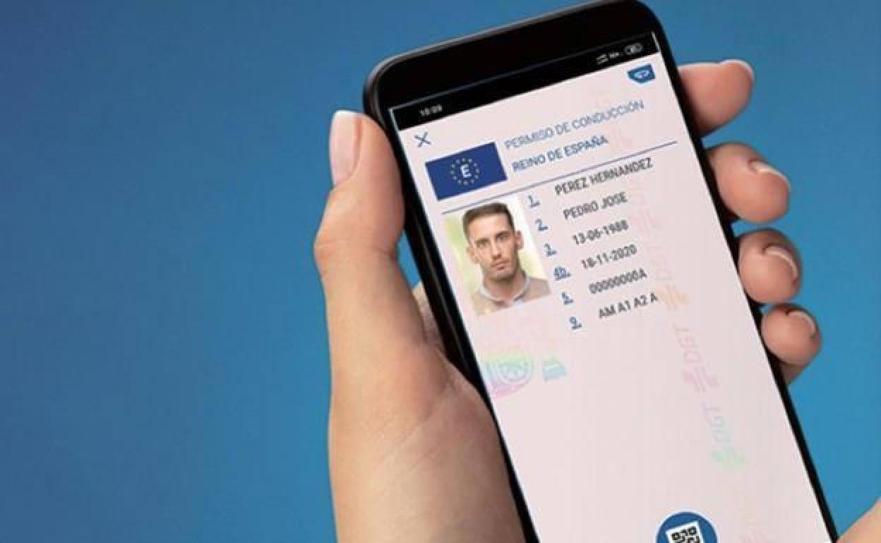 DGT: 2,5 millones de personas ya tienen la app 'miDGT' y llevan su carnet de conducir en el móvil