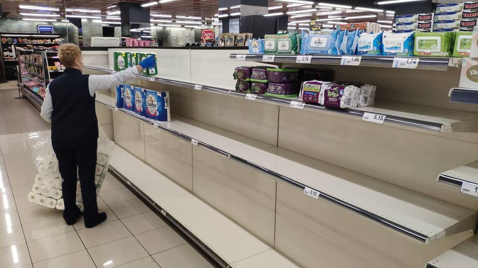 Desabastecimiento de papel higiénico en un supermercado del País Vasco. 