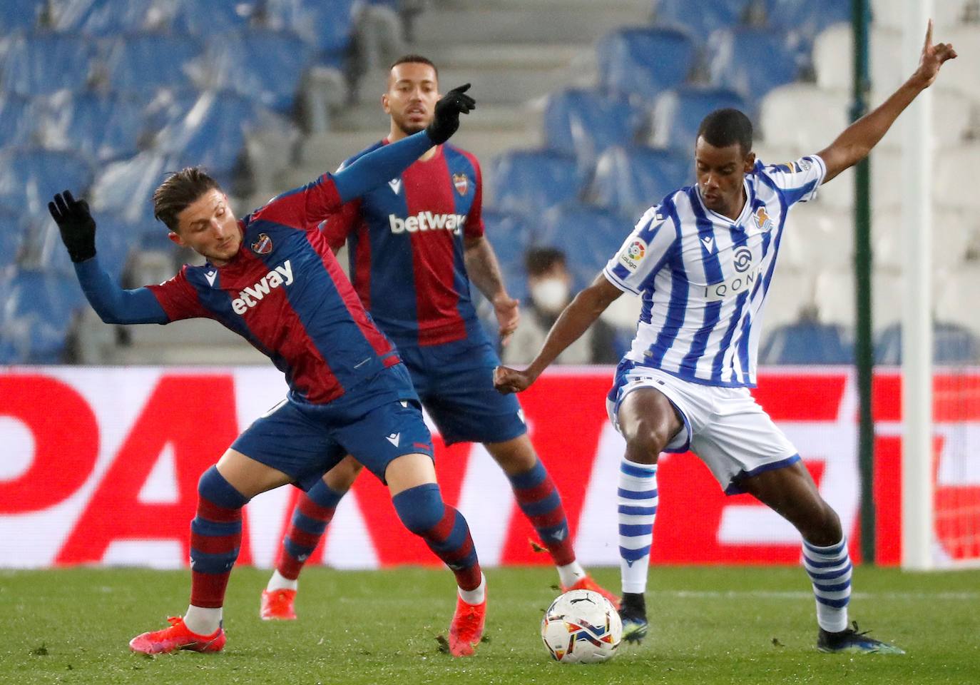 Fotos: Real Sociedad-Levante, en imágenes