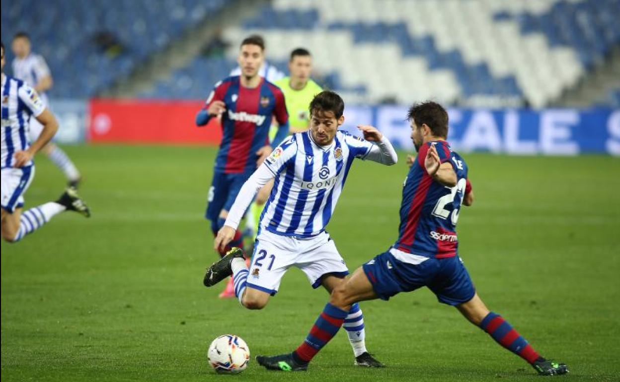 David Silva supera al levantinista Coke.