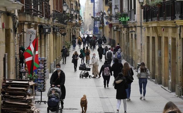 La apertura de la movilidad se estrena con 334 nuevos positivos en Euskadi