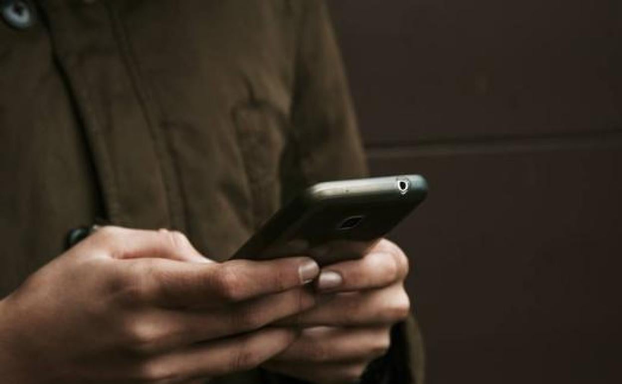 Alertan de una estafa relacionada con un envío masivo de SMS a teléfonos móviles de una empresa de paquetería