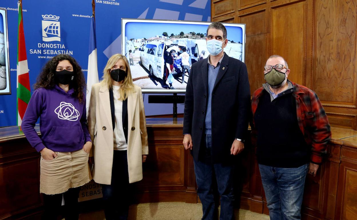 Irati Azkue, Gotzone de Miguel, Eneko Goia y Peio García Amiano, en la presentación de este martes de la nueva campaña de Zaporeak. 