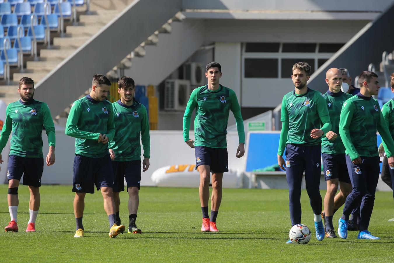 El lateral zurdo es duda para el partido del domingo, aunque todavía no está descartado. 