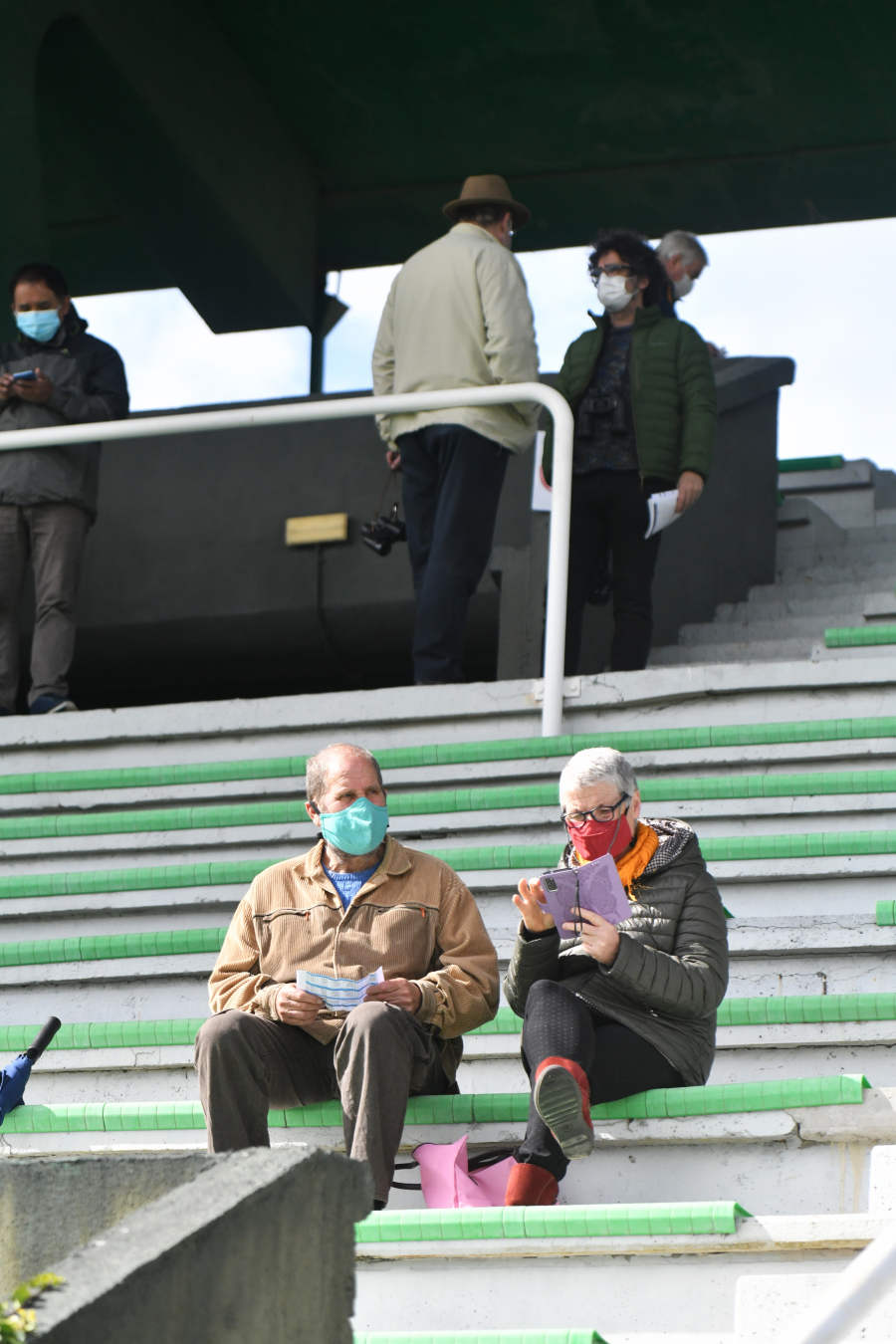 Por primera vez desde hace mucho tiempo, debido a la pandemia, se han vuelto a ver las gradas con aficionados. 