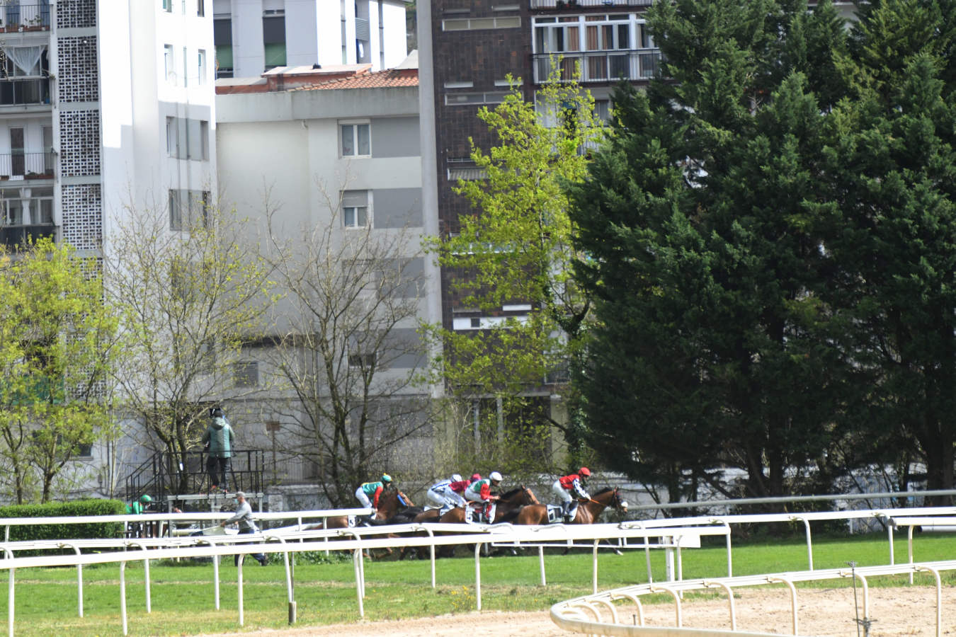 Por primera vez desde hace mucho tiempo, debido a la pandemia, se han vuelto a ver las gradas con aficionados. 