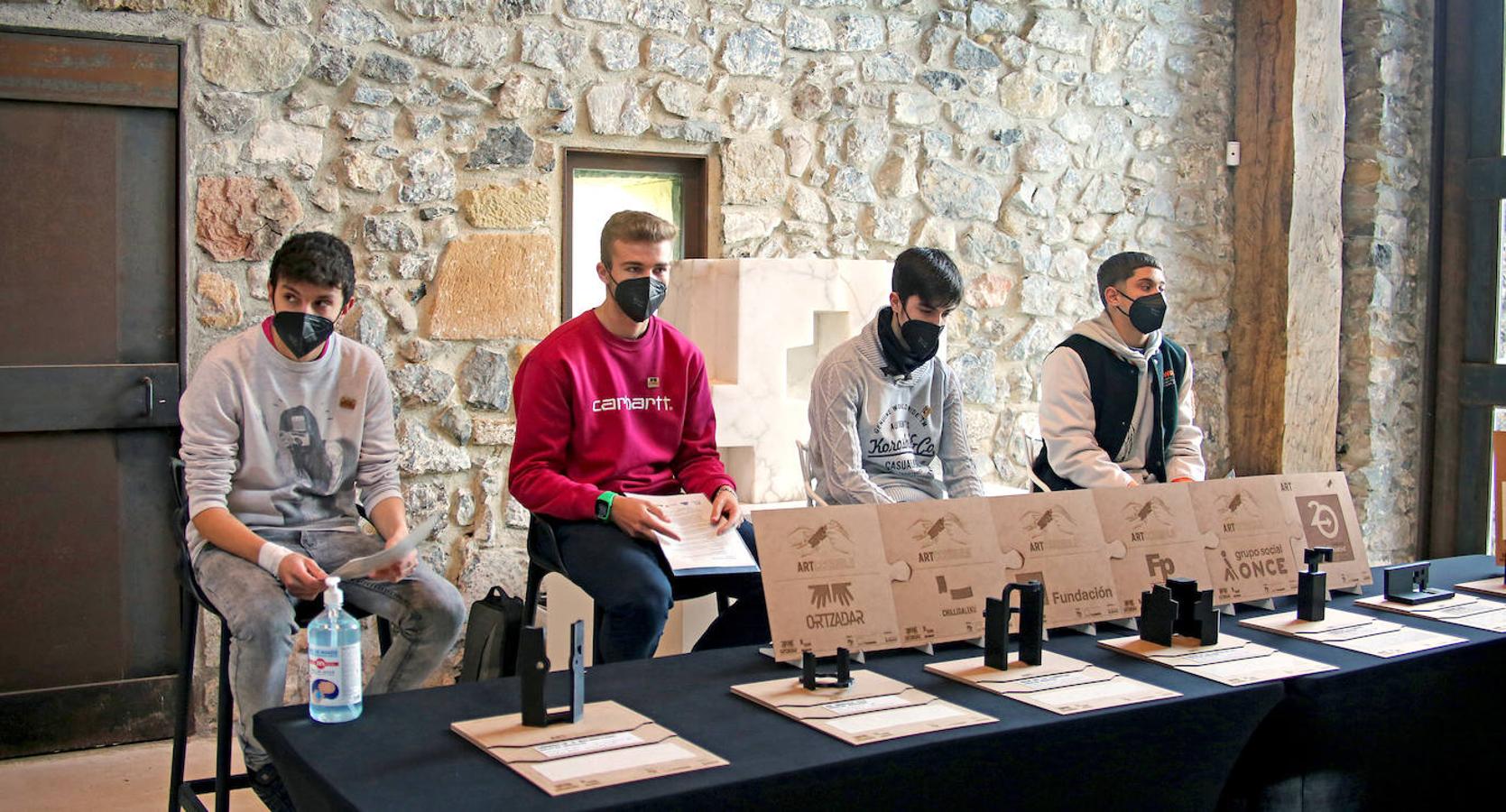 Una original iniciativa basada «en la empatía y la innovación» aúna a los estudiantes de formación profesional de Ortzadar, la ONCE, Chillida Leku y la Fundación Orange. 