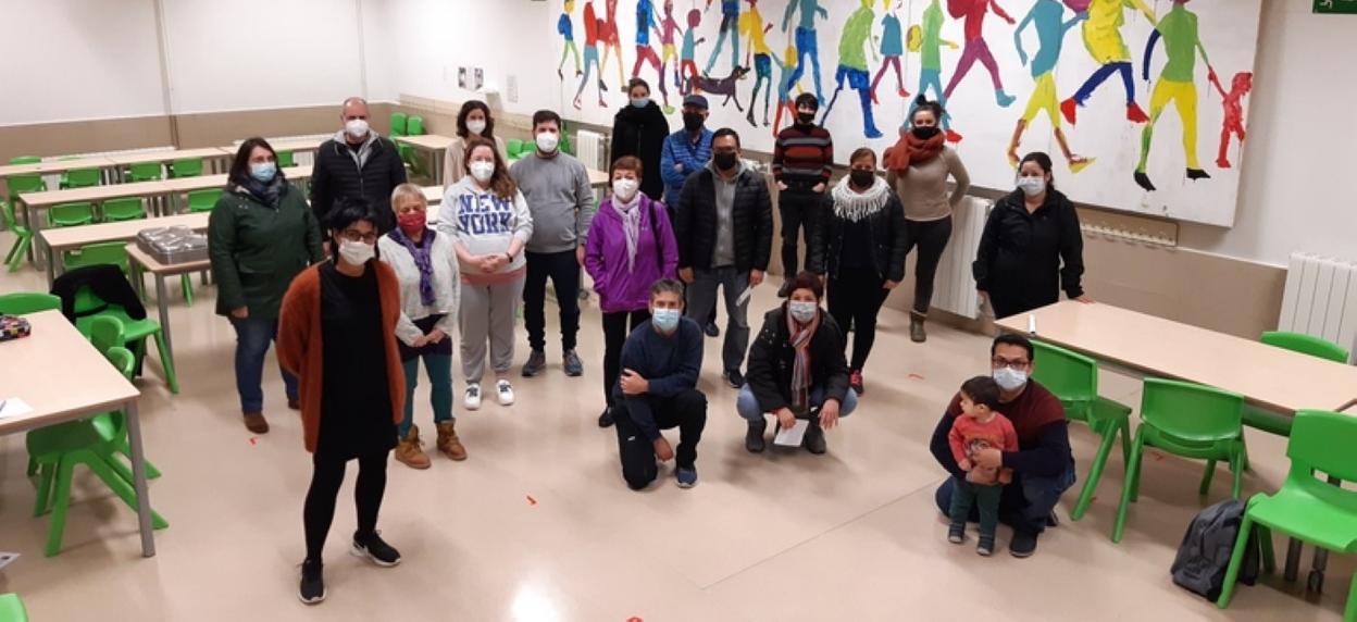 Mundualdi jaialdiko aurtengo aurkezpen ekitaldiko partaideak. 