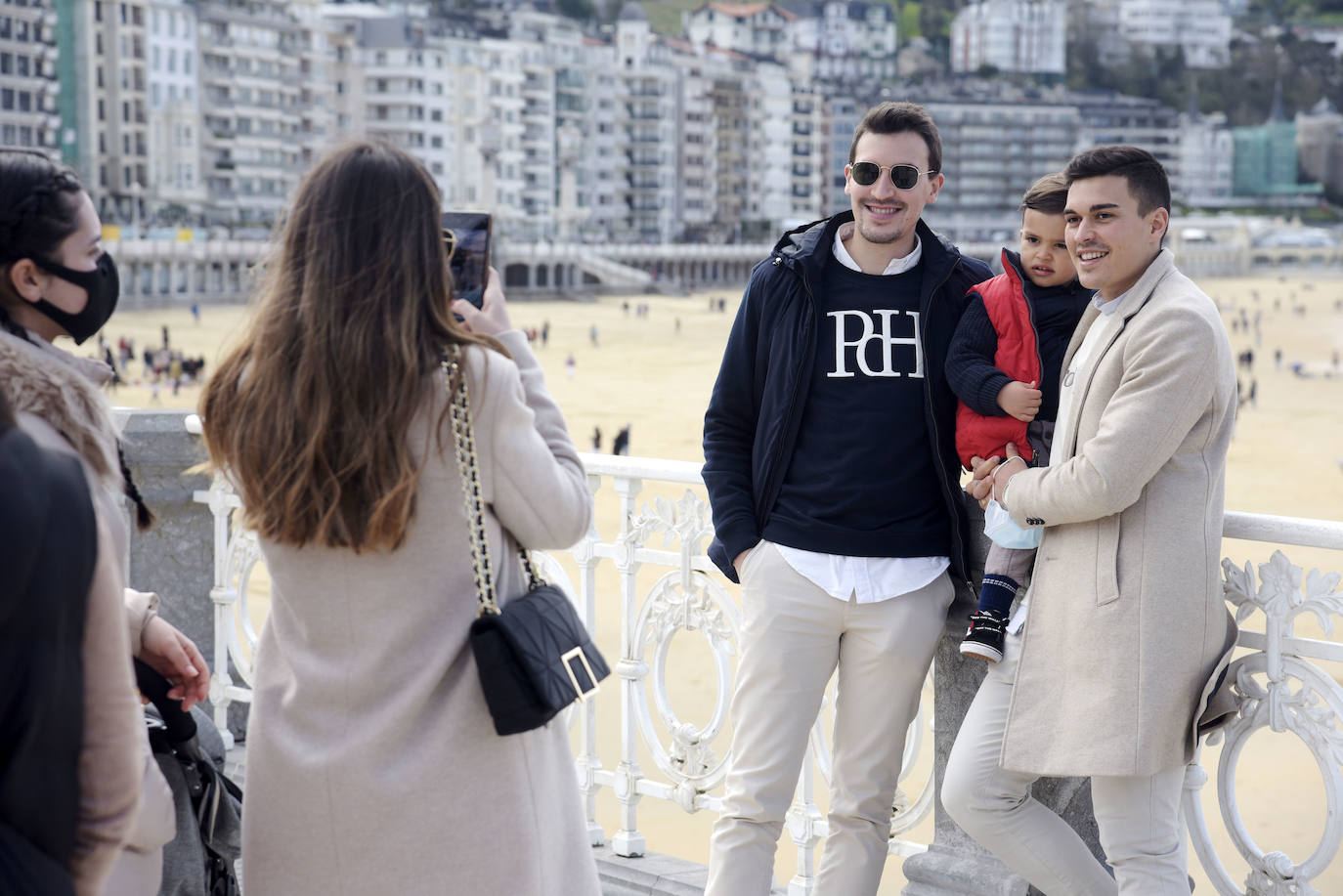 Miles de guipuzcoanos estrenaron este sábado el fin de la limitación con salidas a Bizkaia y Araba, y a segundas residencias