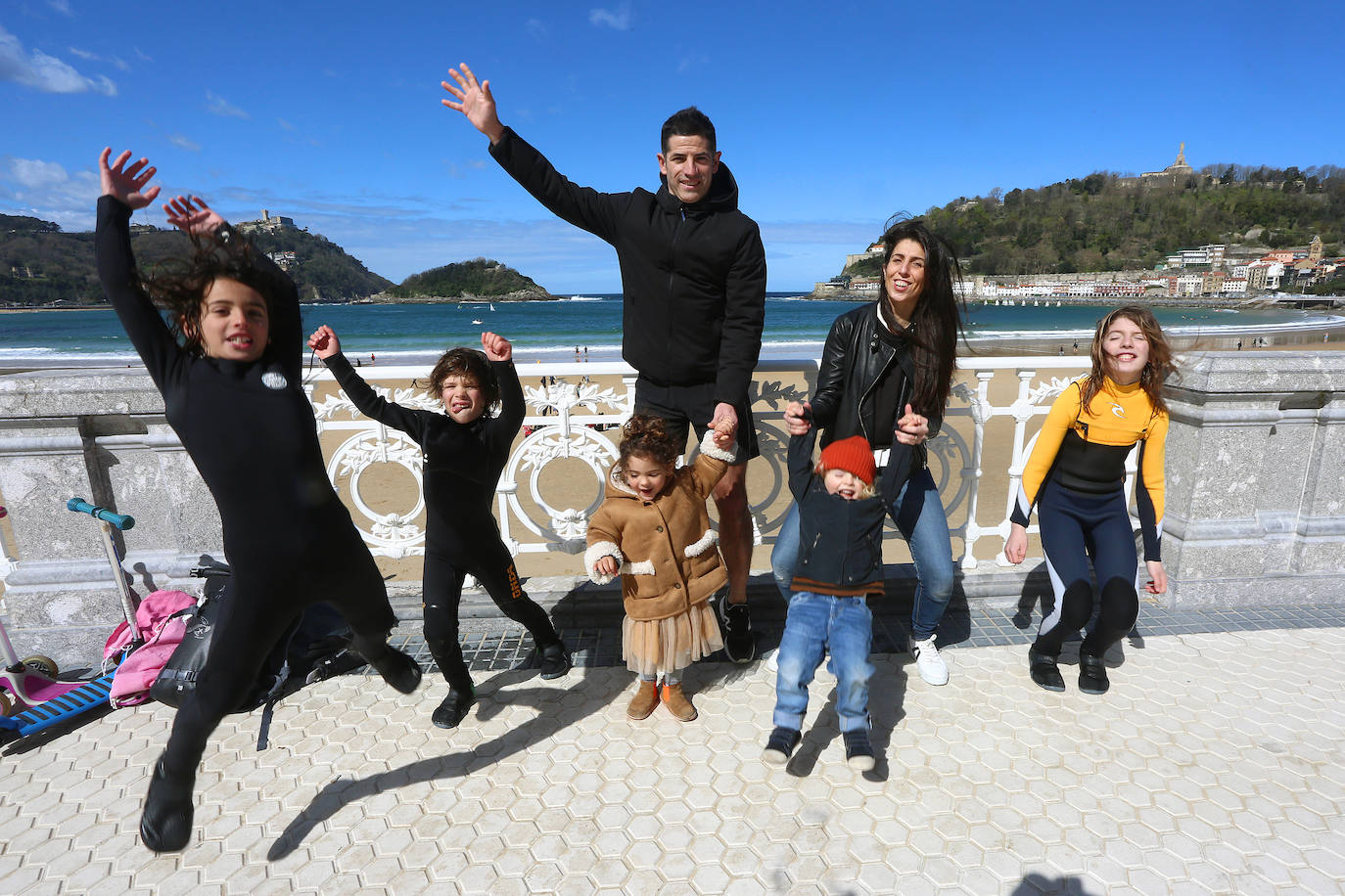 Miles de guipuzcoanos estrenaron este sábado el fin de la limitación con salidas a Bizkaia y Araba, y a segundas residencias