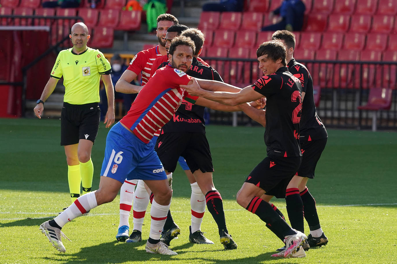 Fotos: Las mejores imágenes del Granada - Real Sociedad