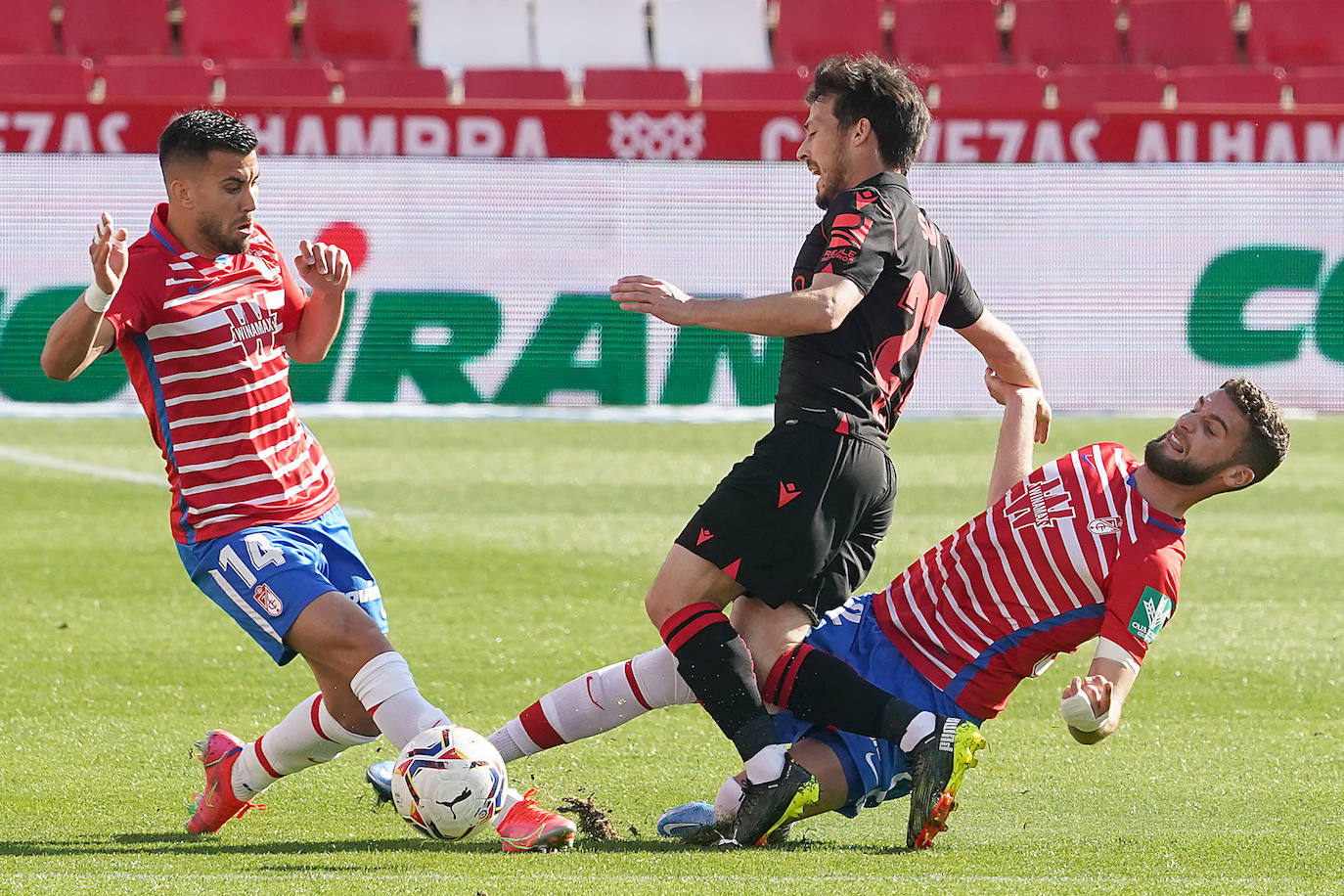 Fotos: Las mejores imágenes del Granada - Real Sociedad