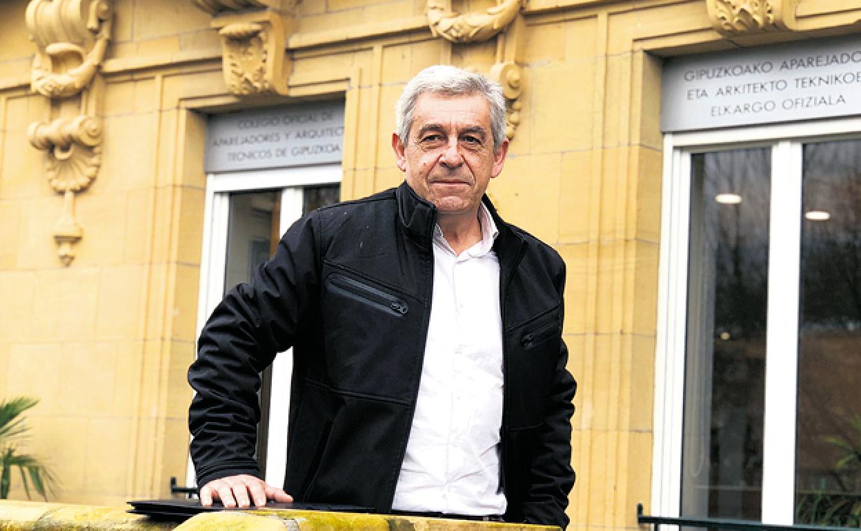 Xabier Beraza, presidente del Colegio Oﬁcial de Aparejadores y Arquitectos Técnicos de Gipuzkoa.