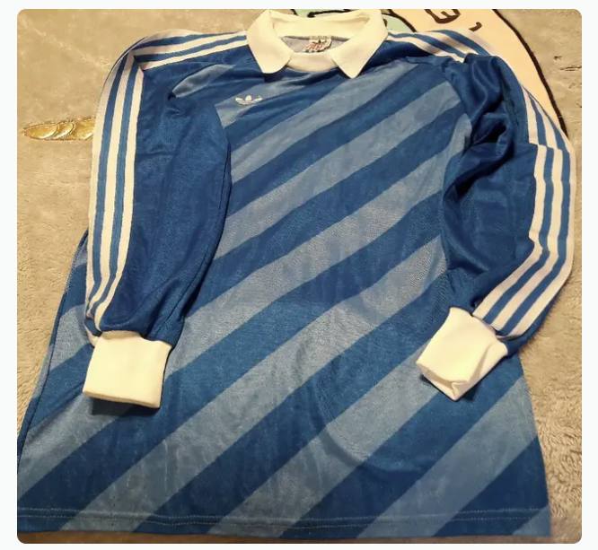 Camiseta de portero Adidas original famosa por ser el mismo modelo que vistió el portero Luis Arconada en la final de la Copa del Rey de 1987, disputada en La Romareda frente al Atlético de Madrid