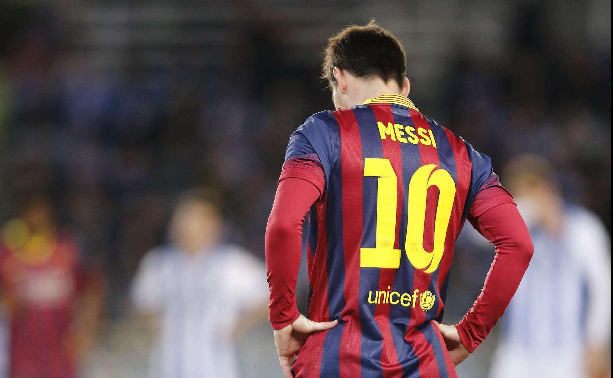 Messi, cabizbajo, durante un partido en Anoeta. 