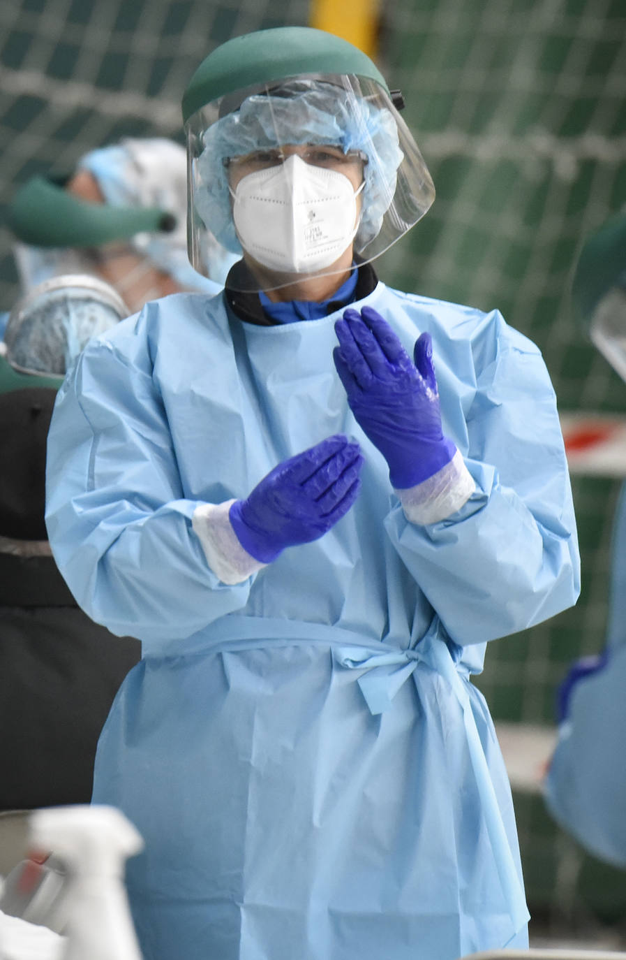 Osakidetza ha realizado este lunes por la tarde un cribado a los clientes de tres establecimientos hosteleros de Ataun para detectar posibles casos de covid-19. En concreto, se ha pedido a las personas que hayan estado entre el 5 y el 20 de marzo en 'Troskaeta', 'Urbieta' y 'Sutegi' que se realicen una prueba PCR.