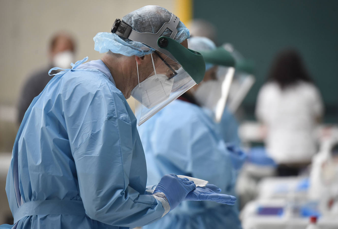 Osakidetza ha realizado este lunes por la tarde un cribado a los clientes de tres establecimientos hosteleros de Ataun para detectar posibles casos de covid-19. En concreto, se ha pedido a las personas que hayan estado entre el 5 y el 20 de marzo en 'Troskaeta', 'Urbieta' y 'Sutegi' que se realicen una prueba PCR.