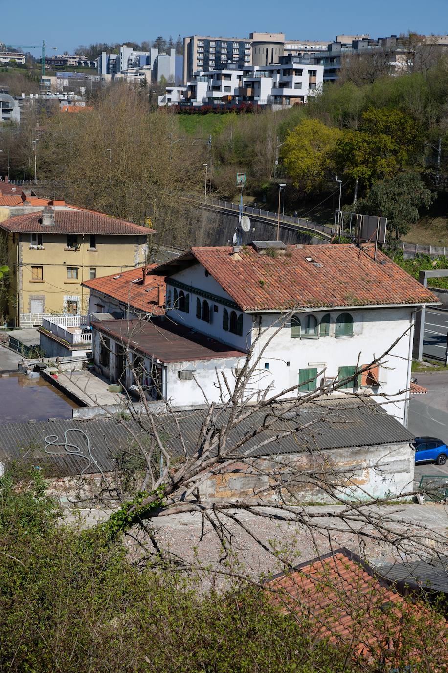 El Pleno del Ayuntamiento de San Sebastián aprobará hoy de forma definitiva el planeamiento urbanístico de El Infierno, una antigua zona industrial degradada al final de la avenida de Tolosa que se va a transformar en un nuevo ámbito residencial con 540 pisos, la mitad de ellos protegidos.