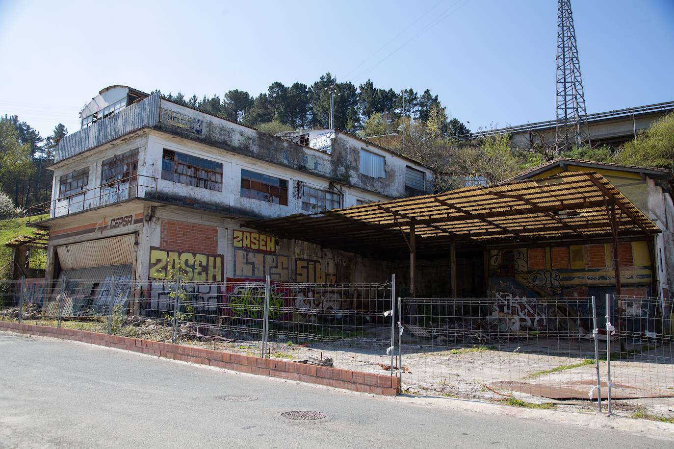 El Pleno del Ayuntamiento de San Sebastián aprobará hoy de forma definitiva el planeamiento urbanístico de El Infierno, una antigua zona industrial degradada al final de la avenida de Tolosa que se va a transformar en un nuevo ámbito residencial con 540 pisos, la mitad de ellos protegidos.