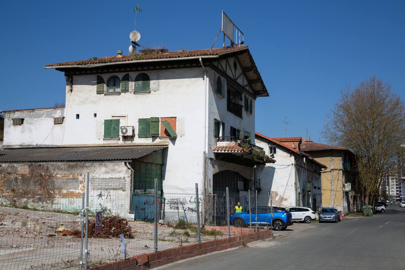 El Pleno del Ayuntamiento de San Sebastián aprobará hoy de forma definitiva el planeamiento urbanístico de El Infierno, una antigua zona industrial degradada al final de la avenida de Tolosa que se va a transformar en un nuevo ámbito residencial con 540 pisos, la mitad de ellos protegidos.