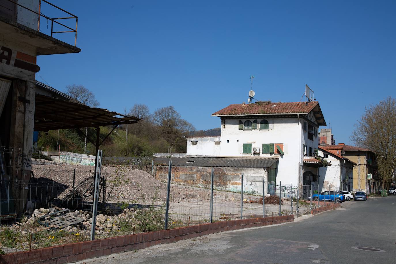 El Pleno del Ayuntamiento de San Sebastián aprobará hoy de forma definitiva el planeamiento urbanístico de El Infierno, una antigua zona industrial degradada al final de la avenida de Tolosa que se va a transformar en un nuevo ámbito residencial con 540 pisos, la mitad de ellos protegidos.