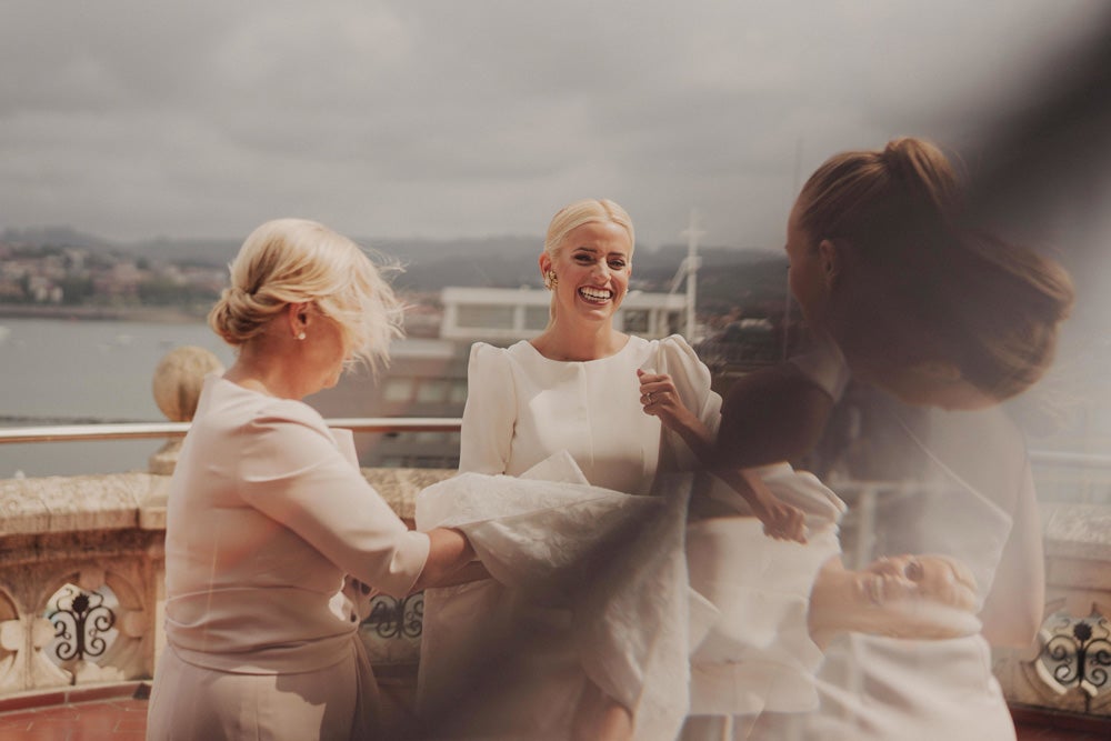 Esta vasca abogó por la practicidad de un look nupcial desmontable que se adaptaba a los distintos momentos de la celebración