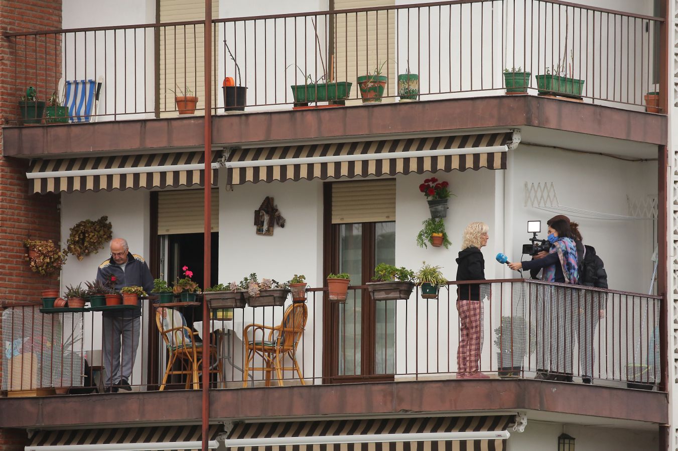 Una mujer ha fallecido y otras siete han resultado heridas en el incendio en un edificio de la calle Garro, en el barrio de Intxaurrondo