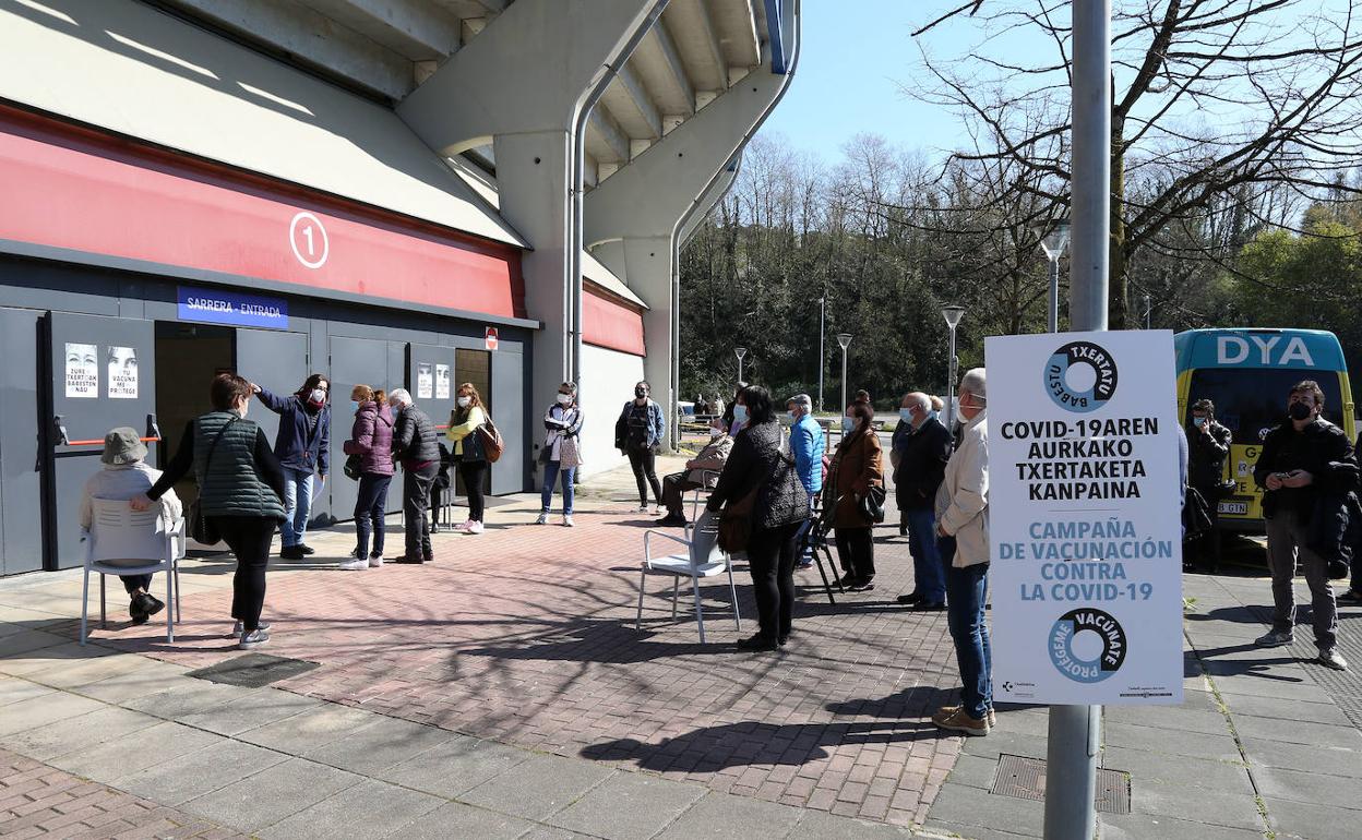 Osakidetza avisa a quien rechace vacunarse con AstraZeneca que perderá su turno