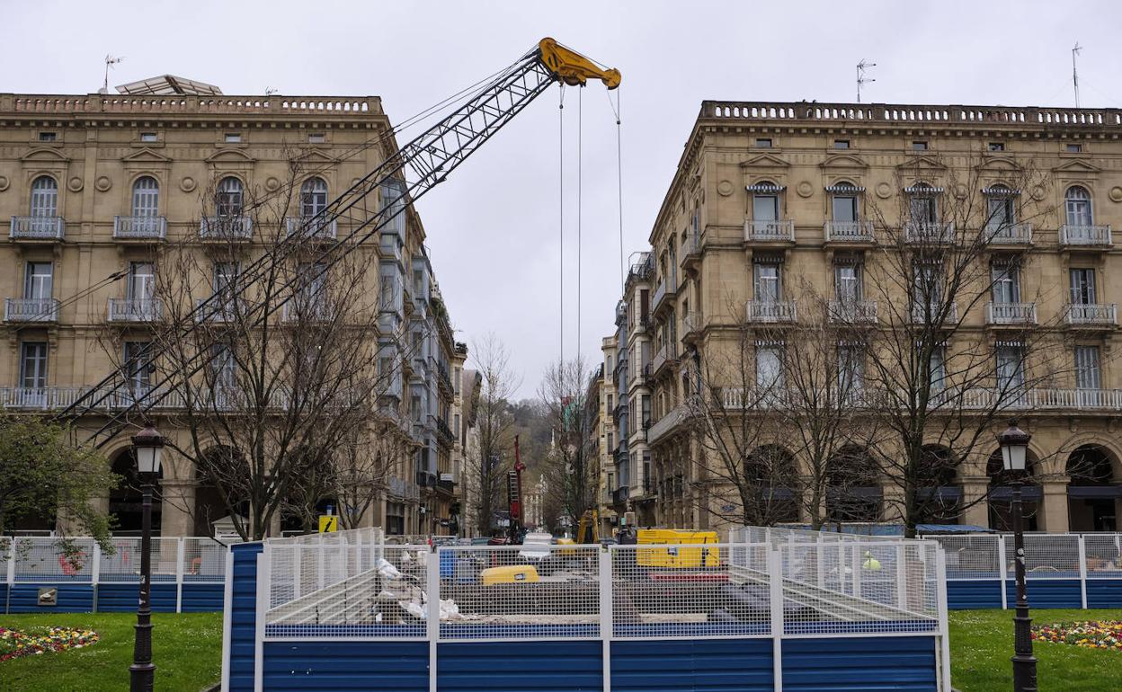 Preparativos de las obras del Topo en la calle Loiola de Donostia.