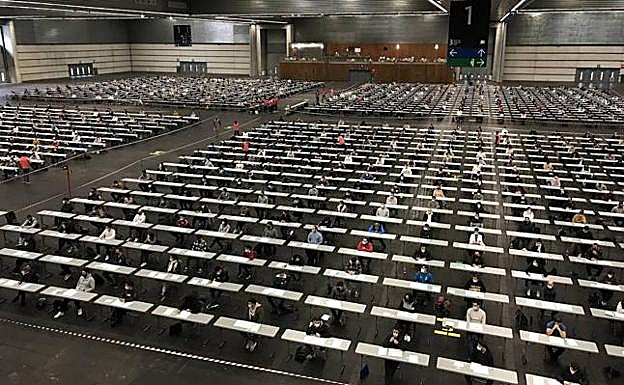 Más de 5.000 personas pelean por una plaza de ertzaina y policía local en el BEC