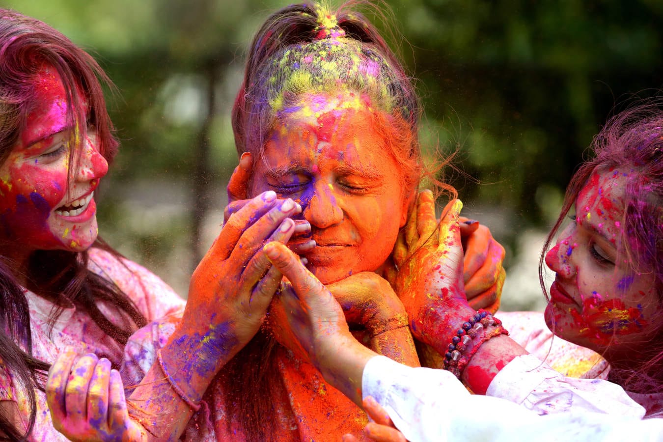 Праздник холли 2024. Холи — Индуистский фестиваль весны. Праздник красок Холи в Индии. Праздник весны Холи Holi Индия.