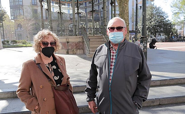 Mari Carmen y José Luis, apenados por no poder ir a su casa de Sokoa. 