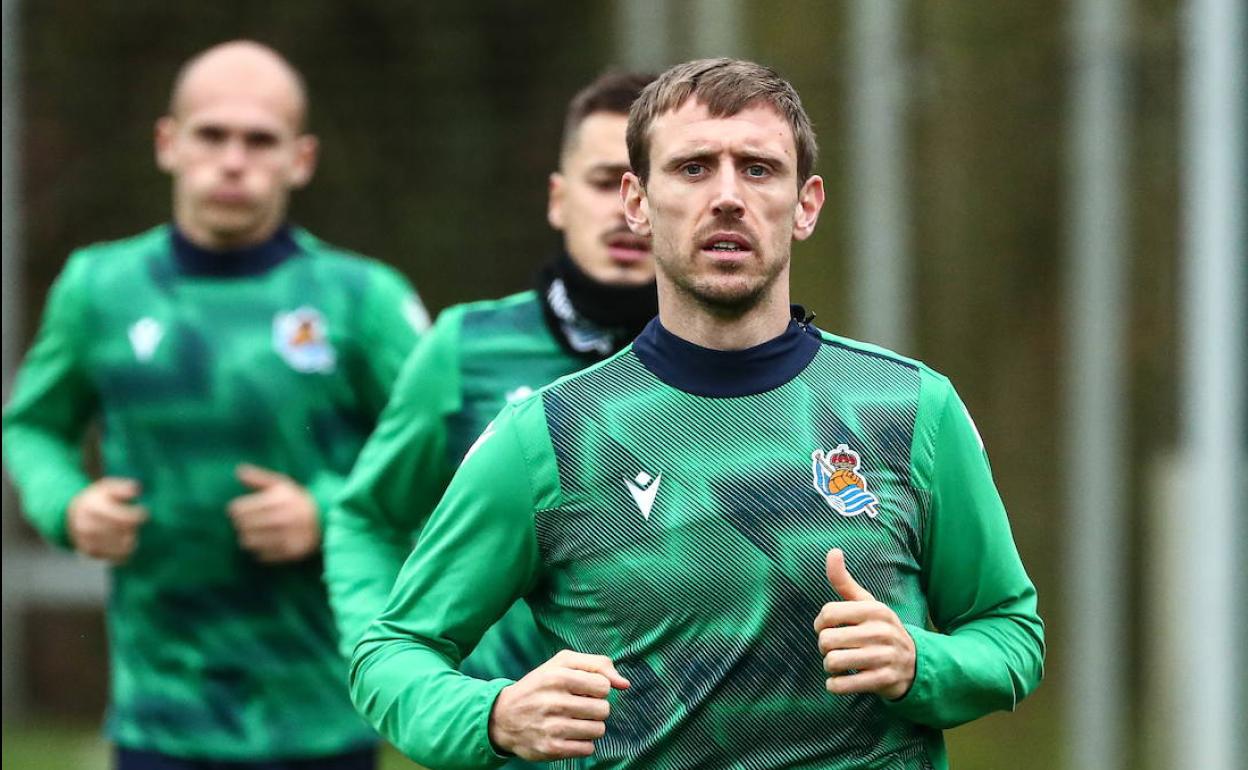 Nacho Monreal, en un entrenamiento de esta temporada con la Real Sociedad.