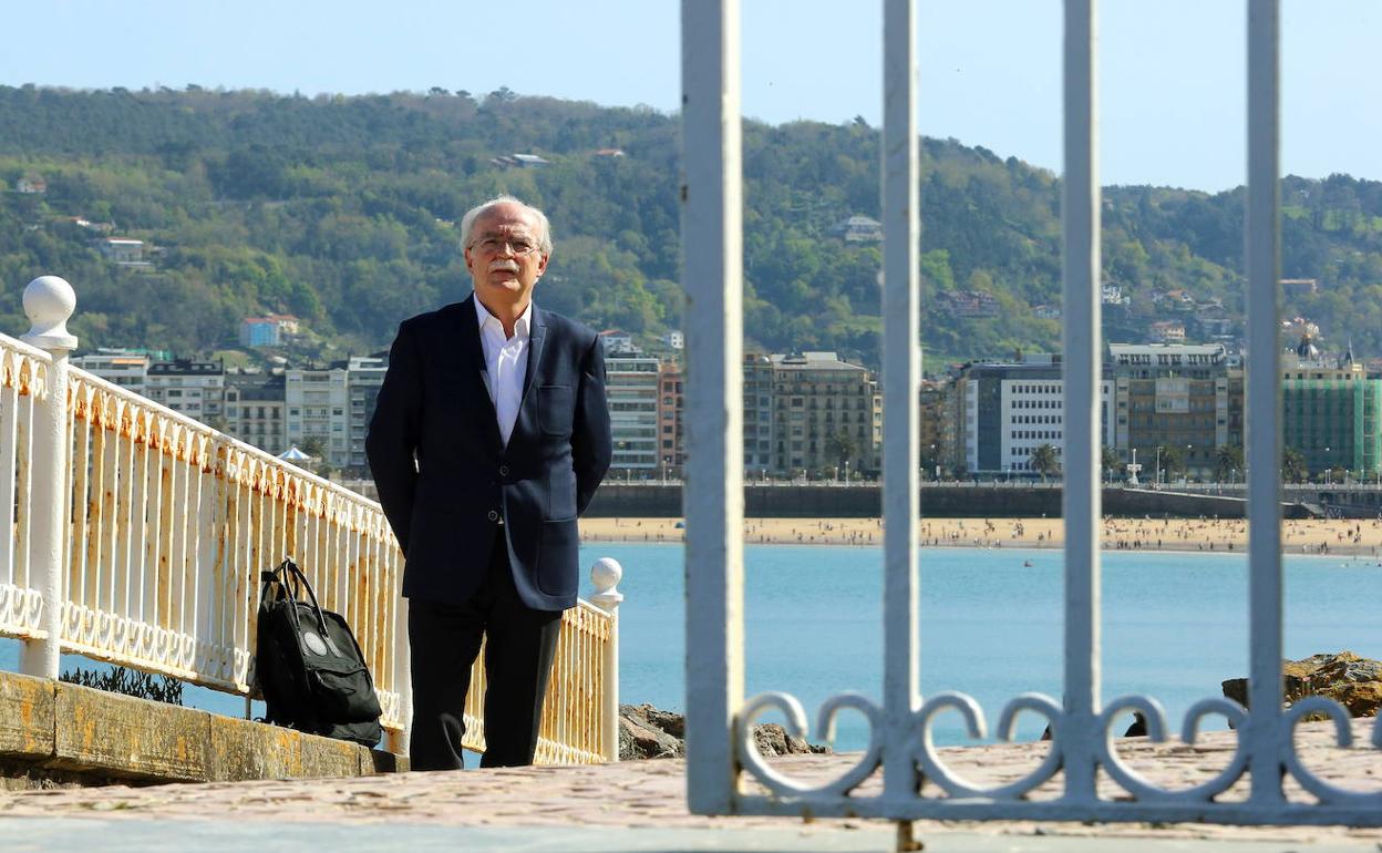 José Luis Larrea, en los aledaños del Palacio de Miramar.